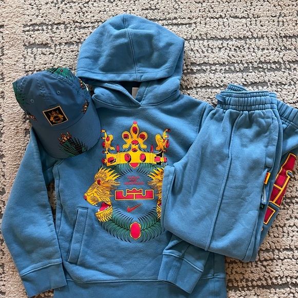 Nike LeBron James Strive for Greatness Set Boys M - Picture 8 of 14